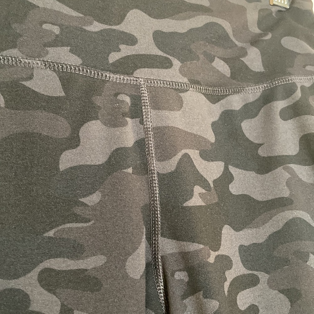 DANSKIN HIGH RISE LEGGINGS WOMEN SIZE M CAMO PRINT - Picture 10 of 13